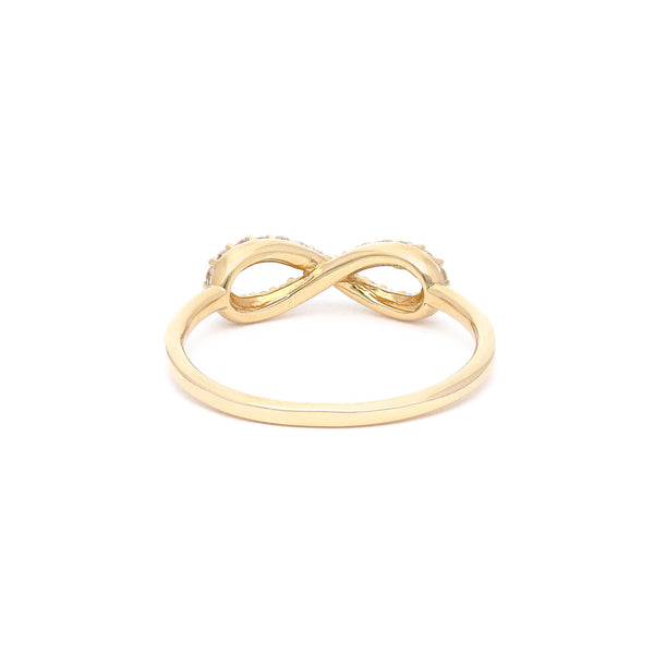 Anillo diseño especial con circonias motivo infinito en oro amarillo 14 kilates.