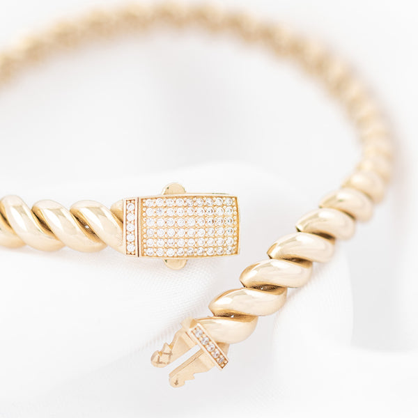 Pulsera eslabón articulado con circonias en oro amarillo 14 kilates.