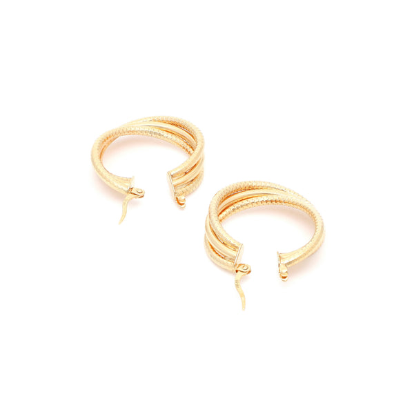 Arracadas labradas en oro amarillo 14 kilates.