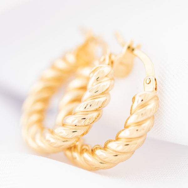 Arracadas torzal en oro amarillo 14 kilates.