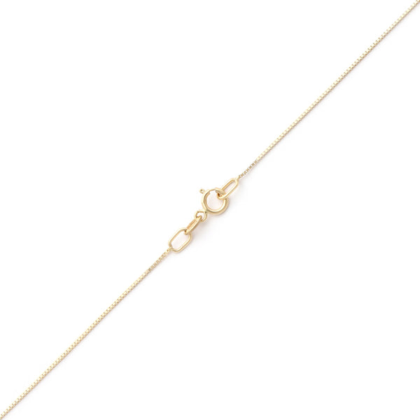 Gargantilla eslabón cuadrado cruzado con dije diseño especial motivo letra X con circonias en oro amarillo 14 kilates.
