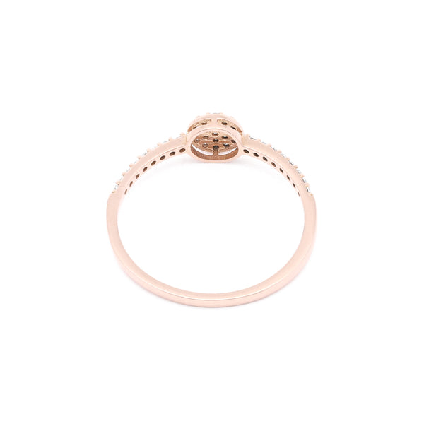 Anillo diseño especial con circonas en oro rosa 14 kilates.
