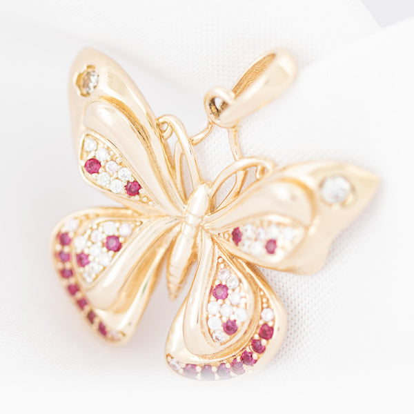 Dije diseño especial motivo mariposa con sintéticos en oro amarillo 14 kilates.