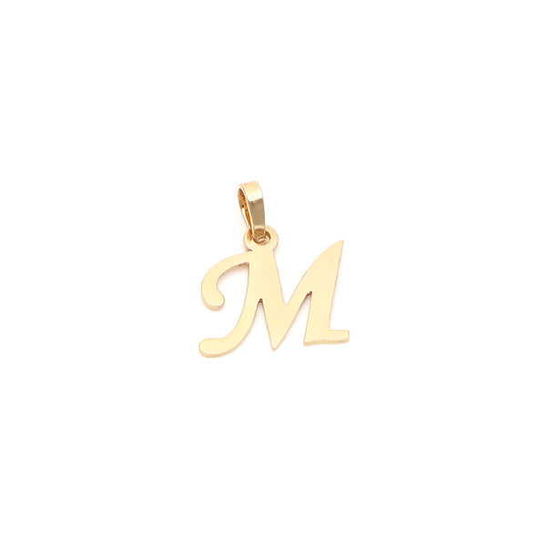 Dije liso motivo letra M en oro amarillo 14 kilates.
