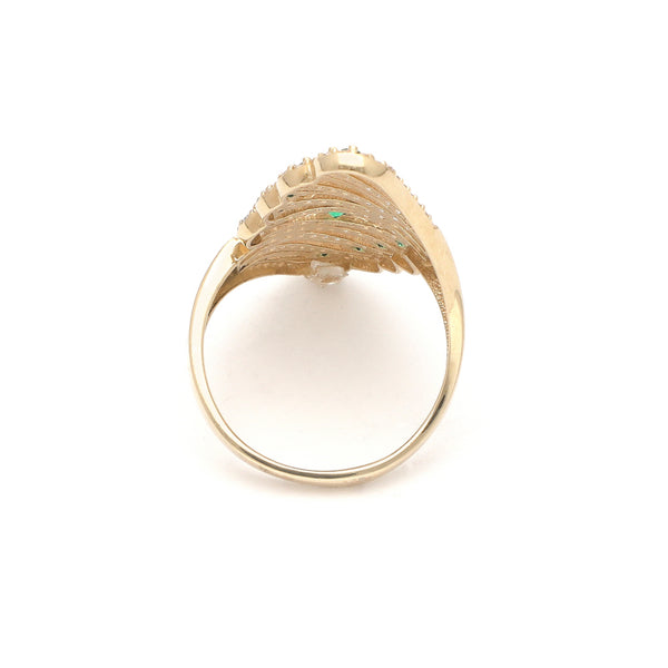 Anillo calado con sintéticos en oro amarillo 14 kilates.