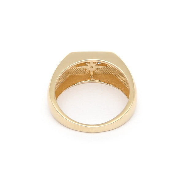 Anillo liso con circonia en oro amarillo 14 kilates.