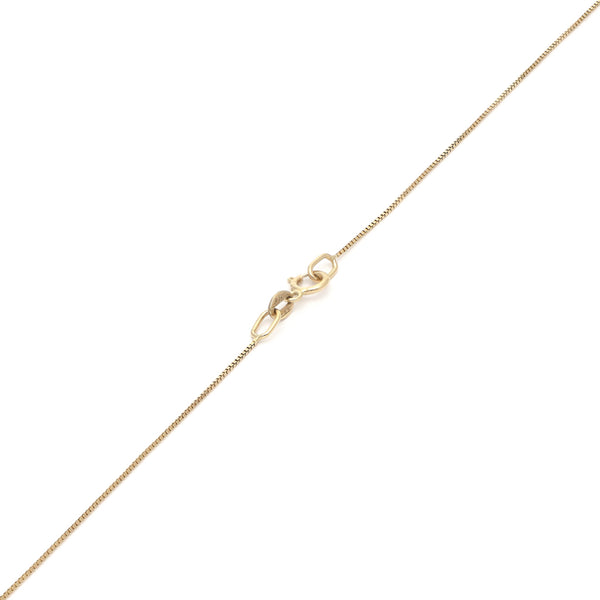 Gargantilla eslabón cuadrado cruzado con dije diseño especial con circonias motivo letra L en oro amarillo 14 kilates.