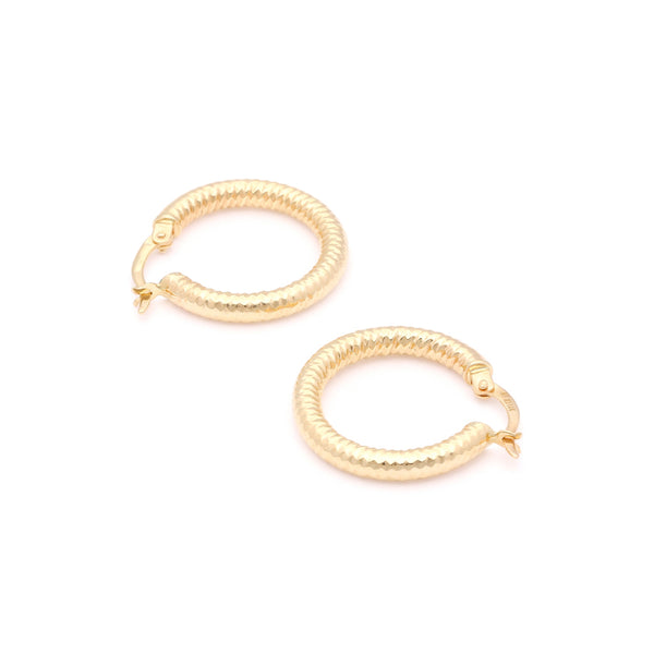 Arracadas martilladas en oro amarillo 14 kilates.