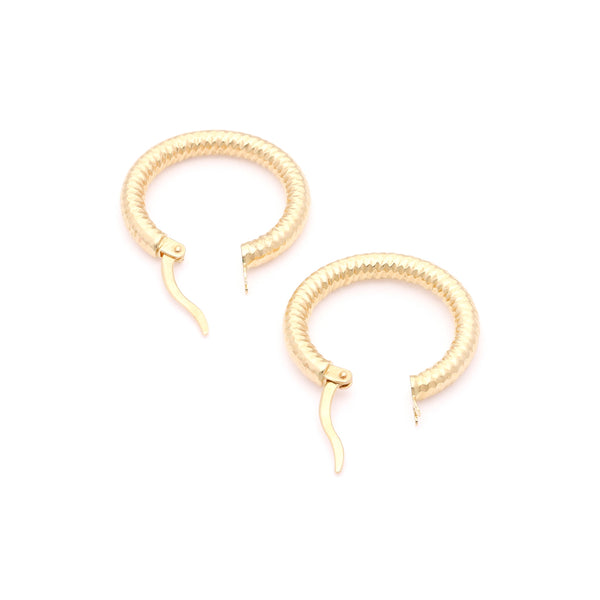 Arracadas martilladas en oro amarillo 14 kilates.
