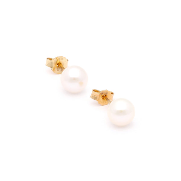 Aretes diseño especial con perlas en oro amarillo 14 kilates.