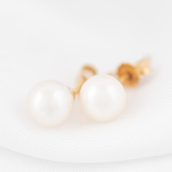 Aretes diseño especial con perlas en oro amarillo 14 kilates.