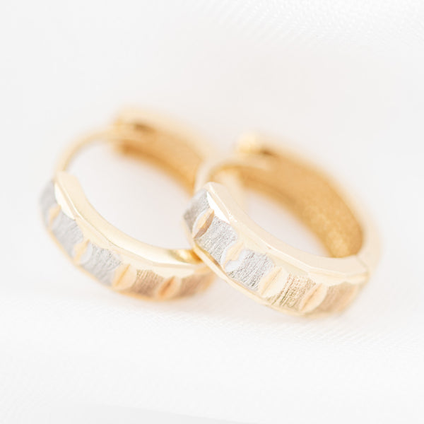 Arracadas articuladas en oro amarillo 14 kilates.