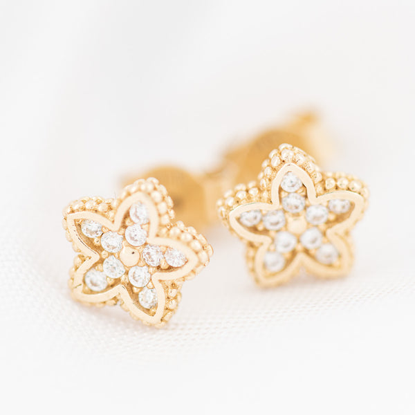 Aretes diseño especial con circonias motivo flor en oro amarillo 14 kilates.
