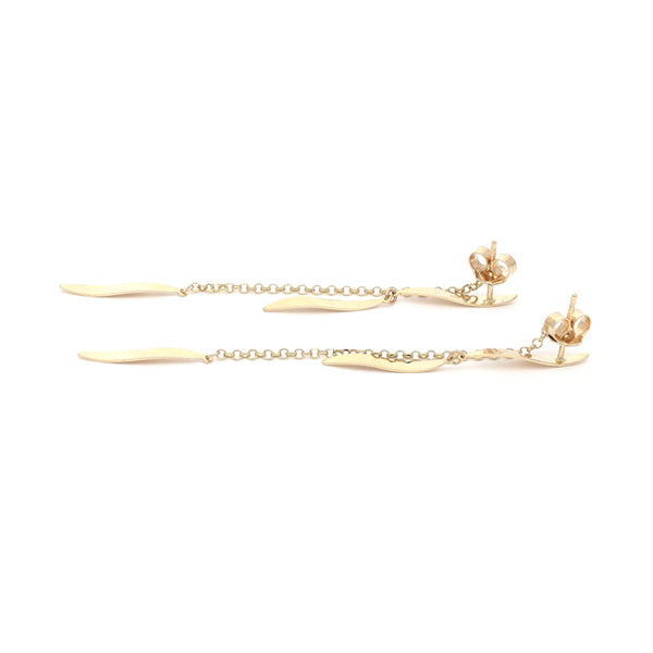 Aretes diseño especial con colgantes en oro amarillo 14 kilates.