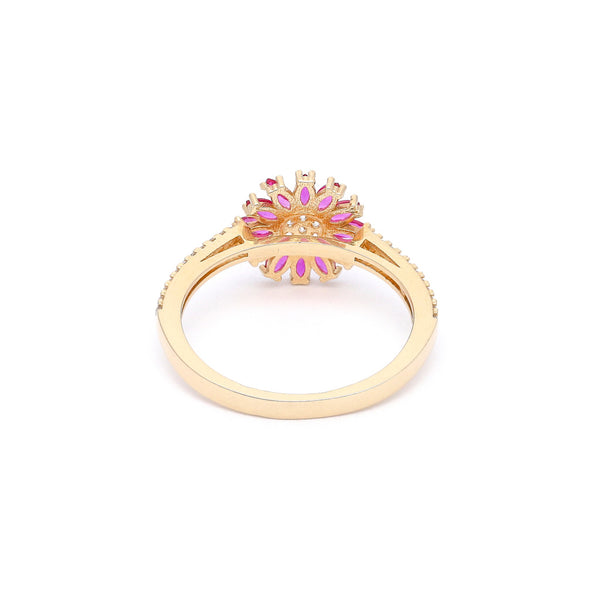 Anillo diseño especial motivo flor con circonias en oro amarillo 14 kilates.