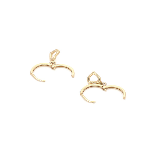 Arracadas lisas con colgantes motivo corazón en oro amarillo 14 kilates.