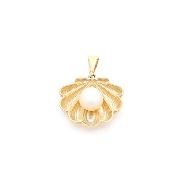 Dije diseño especial motivo concha con perla en oro amarillo 14 kilates.