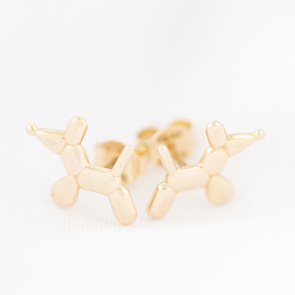 Aretes diseño especial motivo perro en oro amarillo 14 kilates.