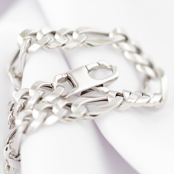 Pulsera de tres eslabones por uno en oro blanco 14 kilates.