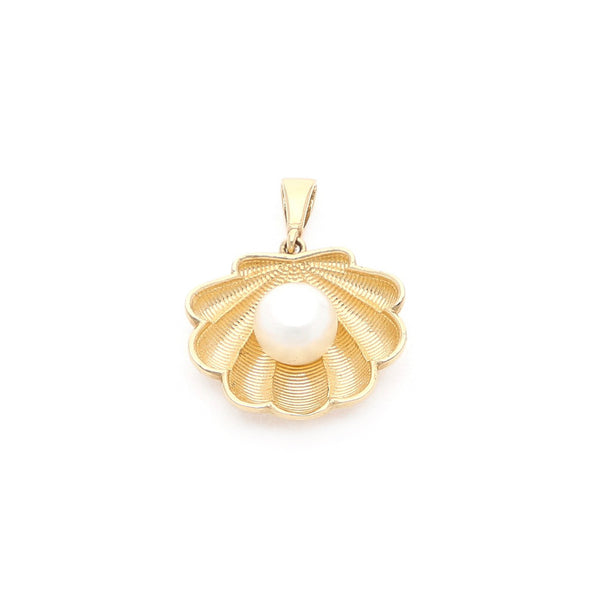 Dije diseño especial motivo almeja con perla en oro amarillo 14 kilates.