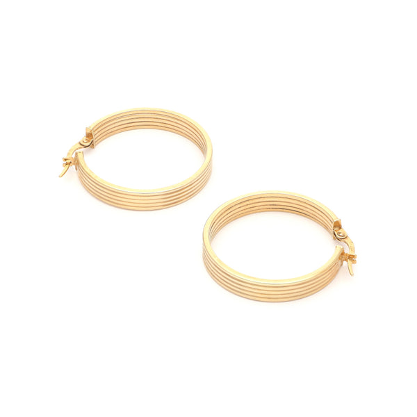 Arracadas acanaladas en oro amarillo 14 kilates.