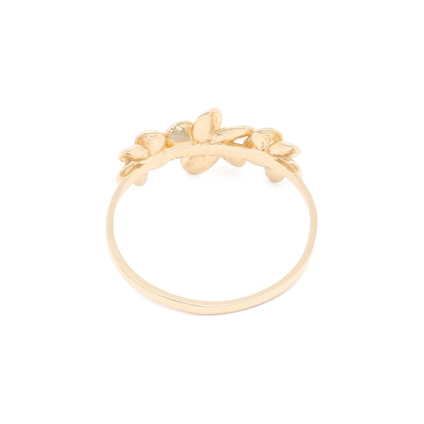 Anillo diseño especial motivo flores en oro amarillo 14 kilates.