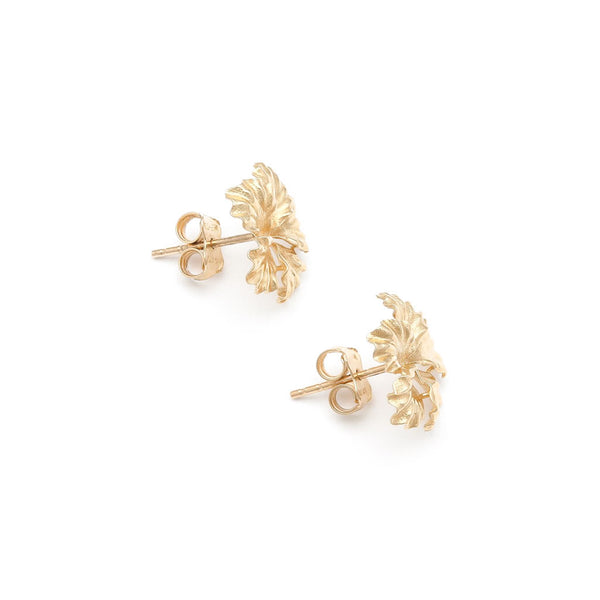 Aretes diseño especial motivo flor en oro amarillo 14 kilates.