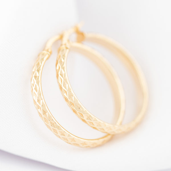 Arracadas facetadas en oro amarillo 14 kilates.