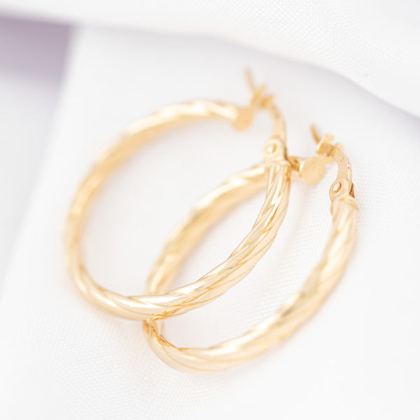 Arracadas torzal en oro amarillo 14 kilates.