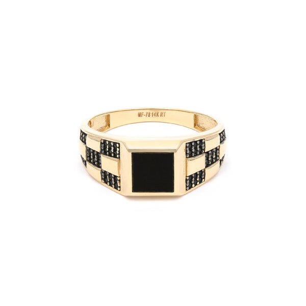 Anillo diseño especial con sintéticos en oro amarillo 14 kilates.