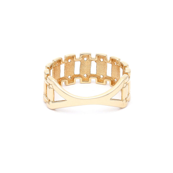 Anillo calado motivo riel en oro amarillo 14 kilates.