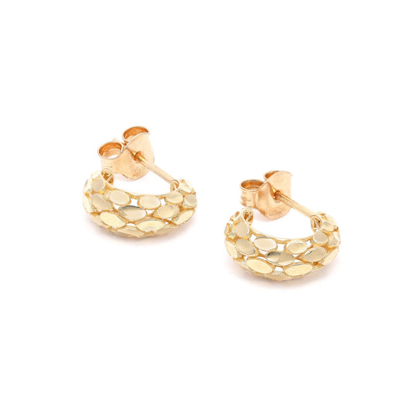 Aretes calados en oro amarillo 14 kilates.