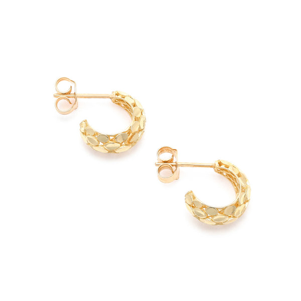 Aretes calados en oro amarillo 14 kilates.