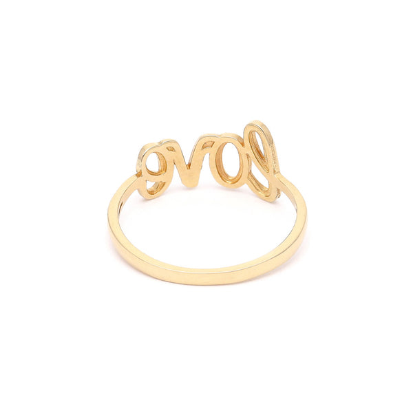 Anillo liso motivo letras love en oro amarillo 14 kilates.