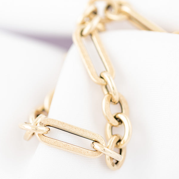 Pulsera eslabón combinado en oro amarillo 14 kilates.