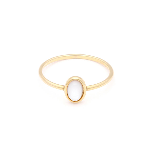 Anillo diseño especial con sintético en oro amarillo 14 kilates.