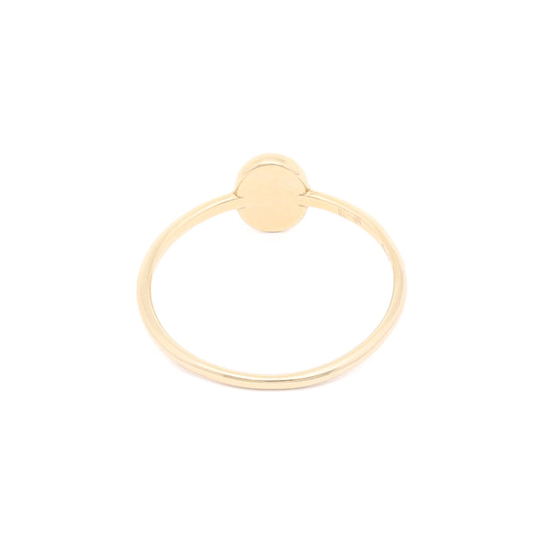 Anillo diseño especial con sintético en oro amarillo 14 kilates.