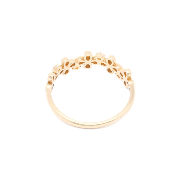 Anillo diseño especial motivo flores con circonias en oro amarillo 14 kilates.