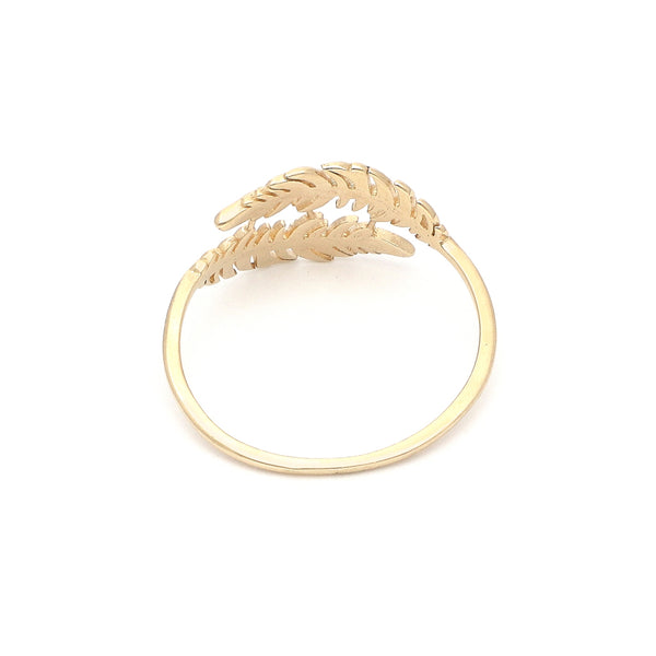 Anillo diseño especial motivo hojas en oro amarillo 14 kilates.