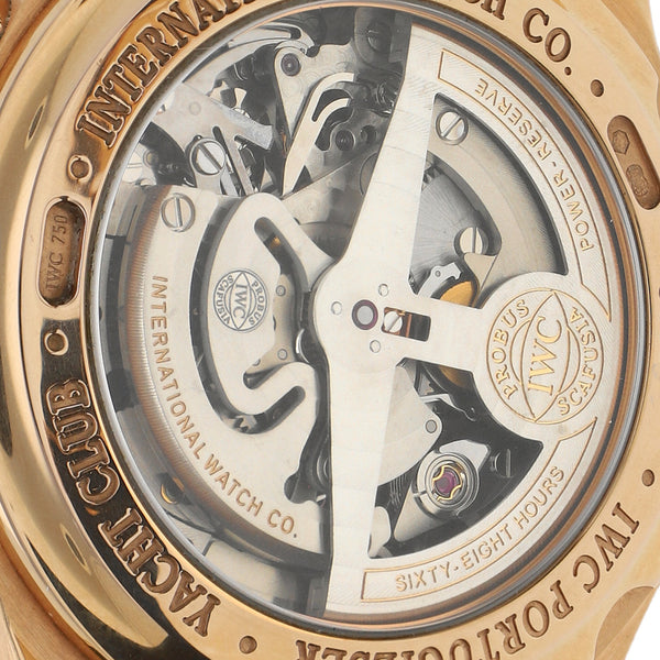 Reloj IWC para caballero modelo Portugieser Yacht Club caja y broche en oro rosa 18 kilates.