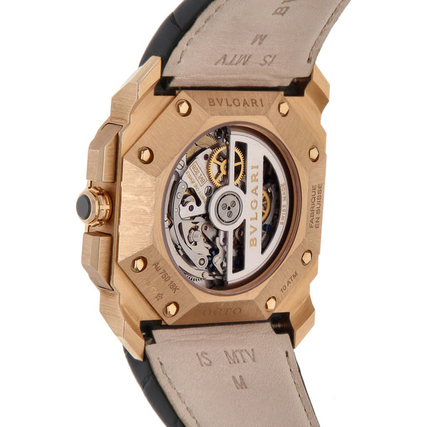 Reloj Bvlgari para caballero modelo Octo caja y broche en oro rosa 18 kilates.