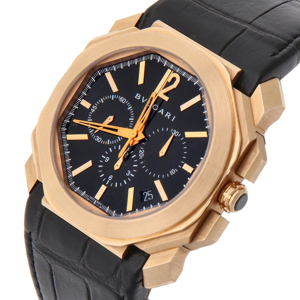 Reloj Bvlgari para caballero modelo Octo caja y broche en oro rosa 18 kilates.