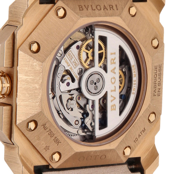 Reloj Bvlgari para caballero modelo Octo caja y broche en oro rosa 18 kilates.