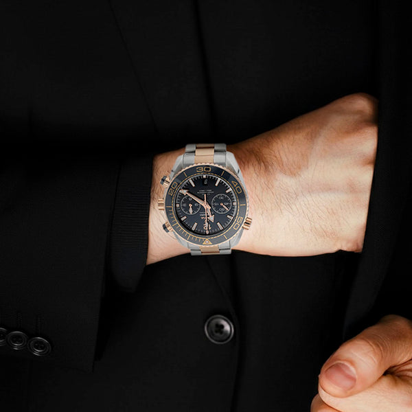 Reloj Omega para caballero modelo Seamaster Planet Ocean vistas en oro rosa 18 kilates.