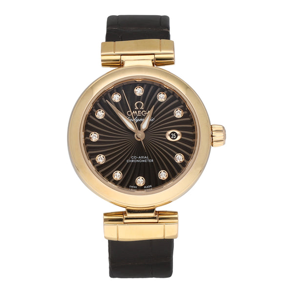 Reloj Omega para dama modelo De Ville Ladymatic caja y broche en oro rosa 18 kilates.