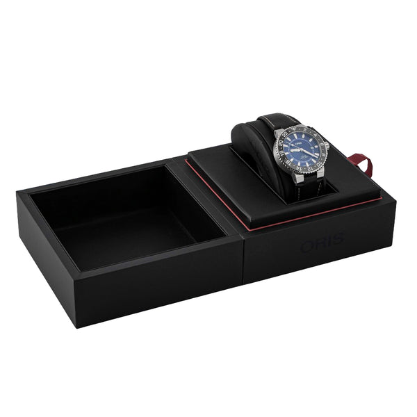 Reloj Oris para caballero modelo Aquis GMT Date.