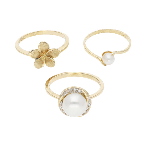 Tres anillos diseño especial con perlas y circonias en oro amarillo 14 kilates.