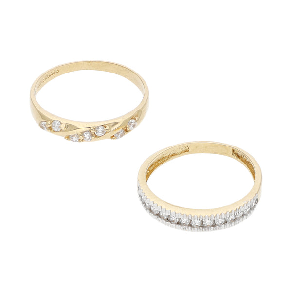 Dos anillos diseño especial con sintéticos en oro amarillo 14 kilates.