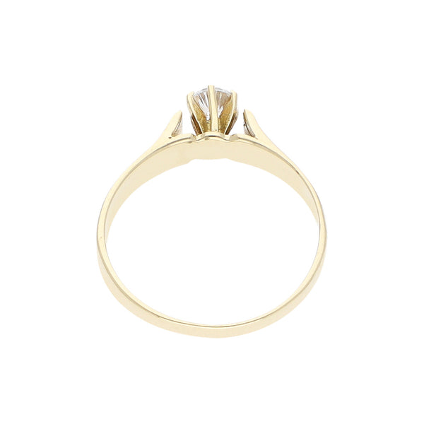 Anillo de compromiso con circonia en oro amarillo 14 kilates.