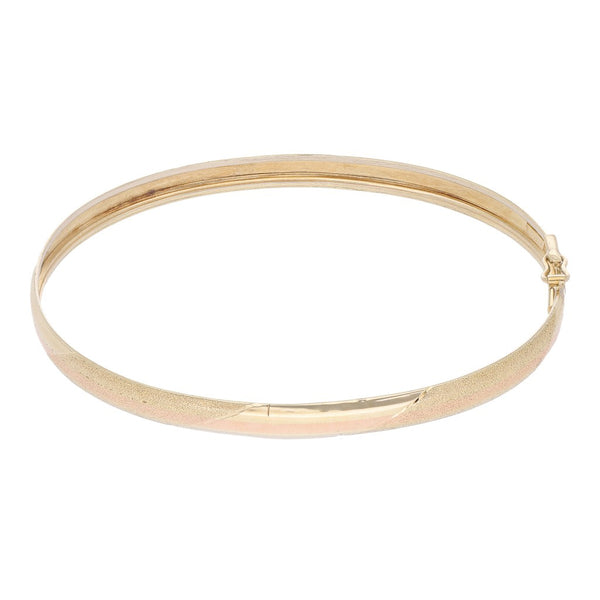 Pulsera de arillo diseño especial en oro amarillo 14 kilates.